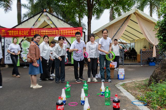 套圈現(xiàn)場。郭奎君 攝.jpg