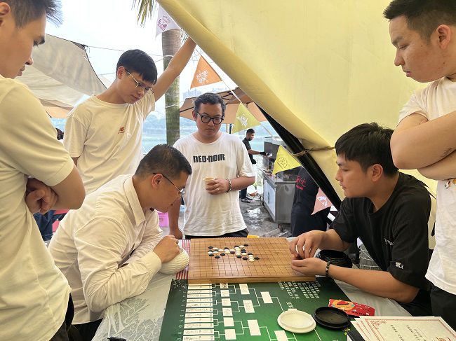 五子棋比賽現(xiàn)場。楊鈺 攝（2）.jpg